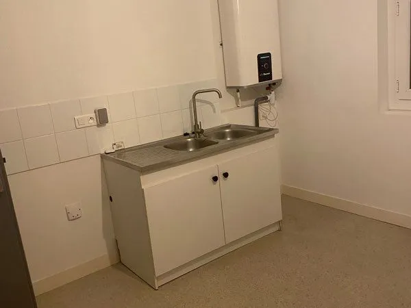 Appartement St Pierre Montlimart cuisine salon 2 chambres parkingdispo