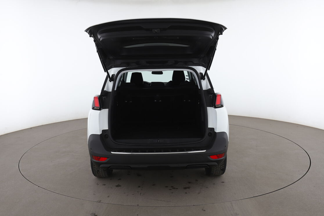 Peugeot 5008 1.2 PureTech Allure EAT8 — photo 15
