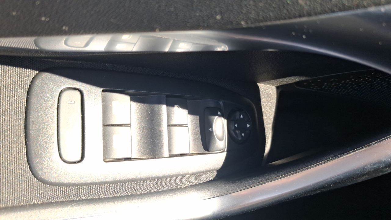 Peugeot 2008 PureTech 110ch S&amp;S BVM6 — photo 30