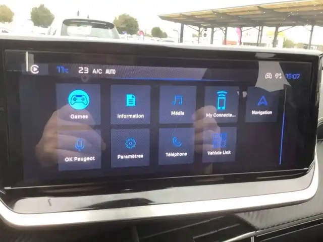 Peugeot 2008 hybrid 145 e-dcs6 — photo 20