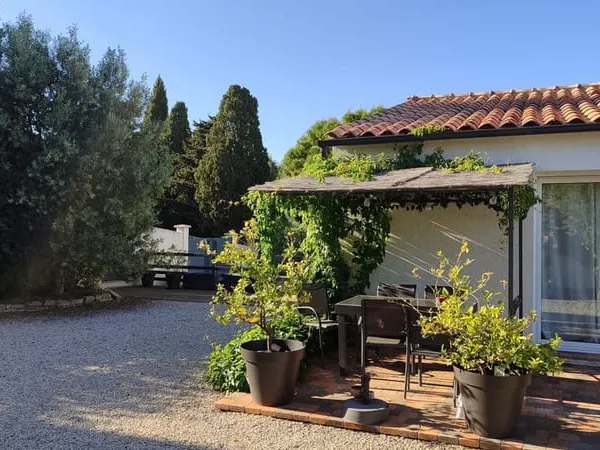 Belle maison familiale avec garage, piscine hors sol et 4 stationnements