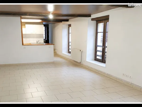 🏡 SEDAN CENTRE - F3 / 70 m² - 🚀 FIBRE INTERNET HAUT DÉBIT ✨ BEL APPARTEMENT RÉNOVÉ • CALME • LUMINEU