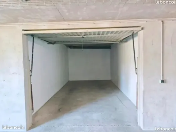 Garage fermé bord du lac Léman Emplacement premium en sous sol sécurisé