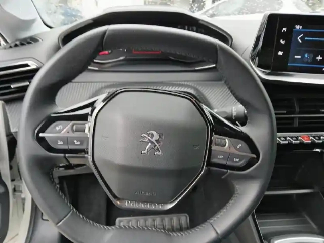 Peugeot 208 puretech 75 s&amp;s bvm5 style — photo 12