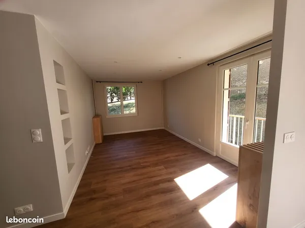 À LOUER - SUPERBE T2 DE 50 m² ENTIÈREMENT RÉNOVÉ