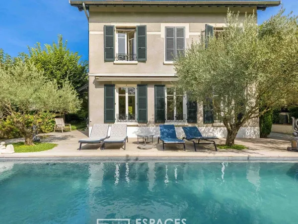 Maison bourgeoise réinventée au coeur de Montchat