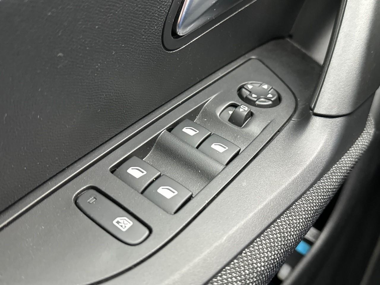 Peugeot 2008 puretech 130 s&s bvm6 style — photo 15
