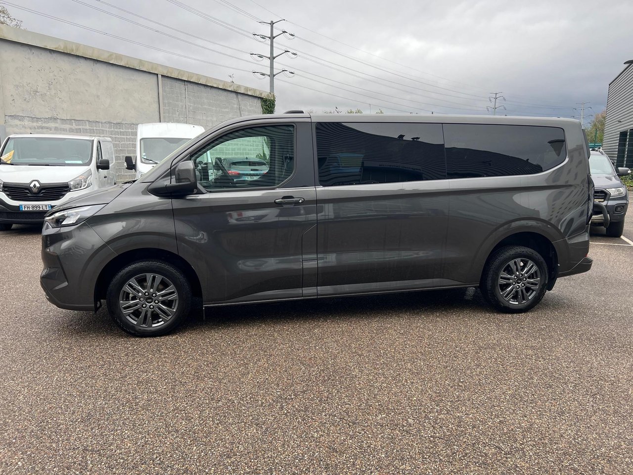 Ford Tourneo Custom 320 L2H1 2.0 EcoBlue 150 ch — photo 2