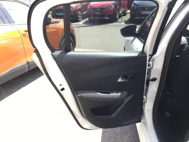 Peugeot 208 puretech 75 s&amp;s bvm5 — photo 11