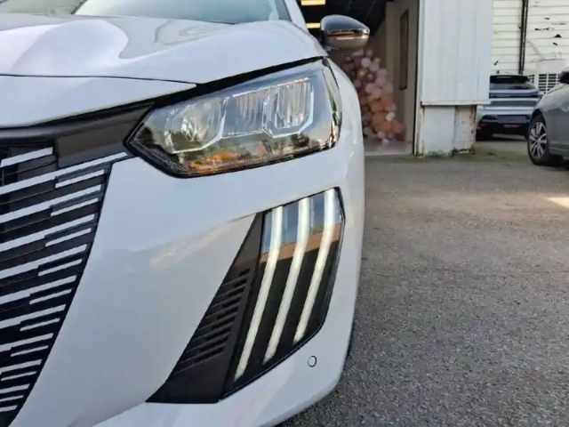 Peugeot 208 hybrid 110 ch e-dcs6 — photo 10