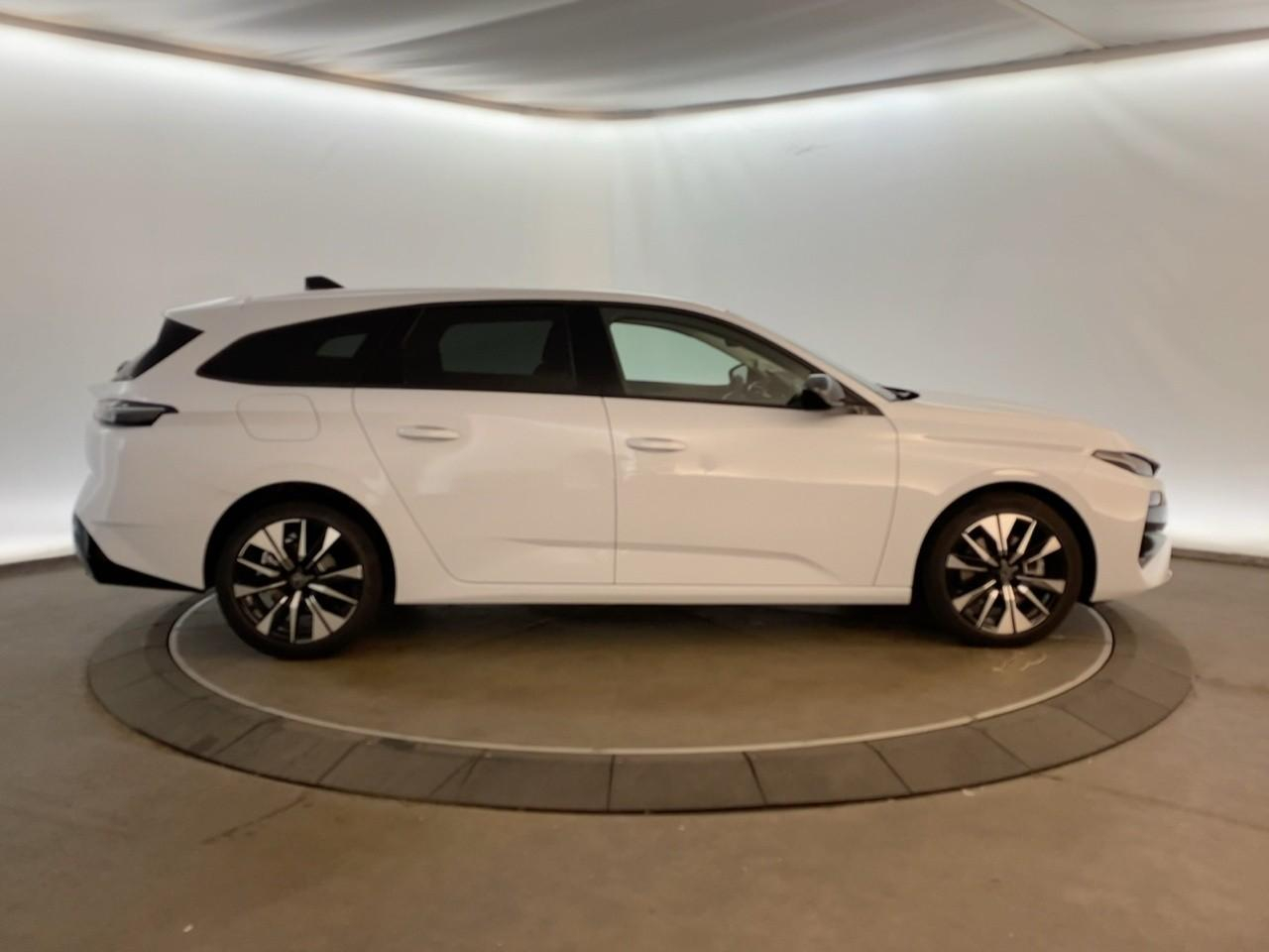 Peugeot 308 sw hybrid 145 e-dcs6 allure — photo 4