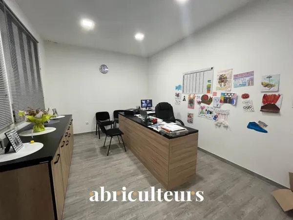 Bureaux au sein d'un local industriel à vendre en vente à Châteaudun (28200)