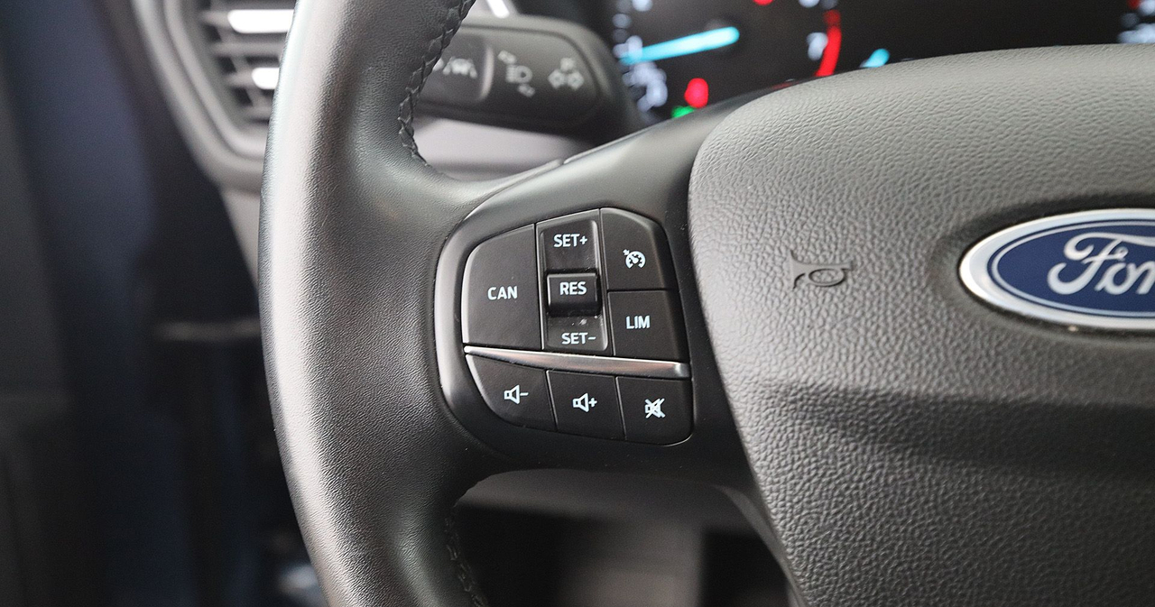 Ford Focus — photo 24