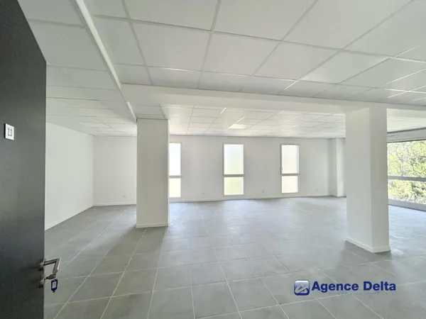 Local professionnel 84m² - LA GARDE