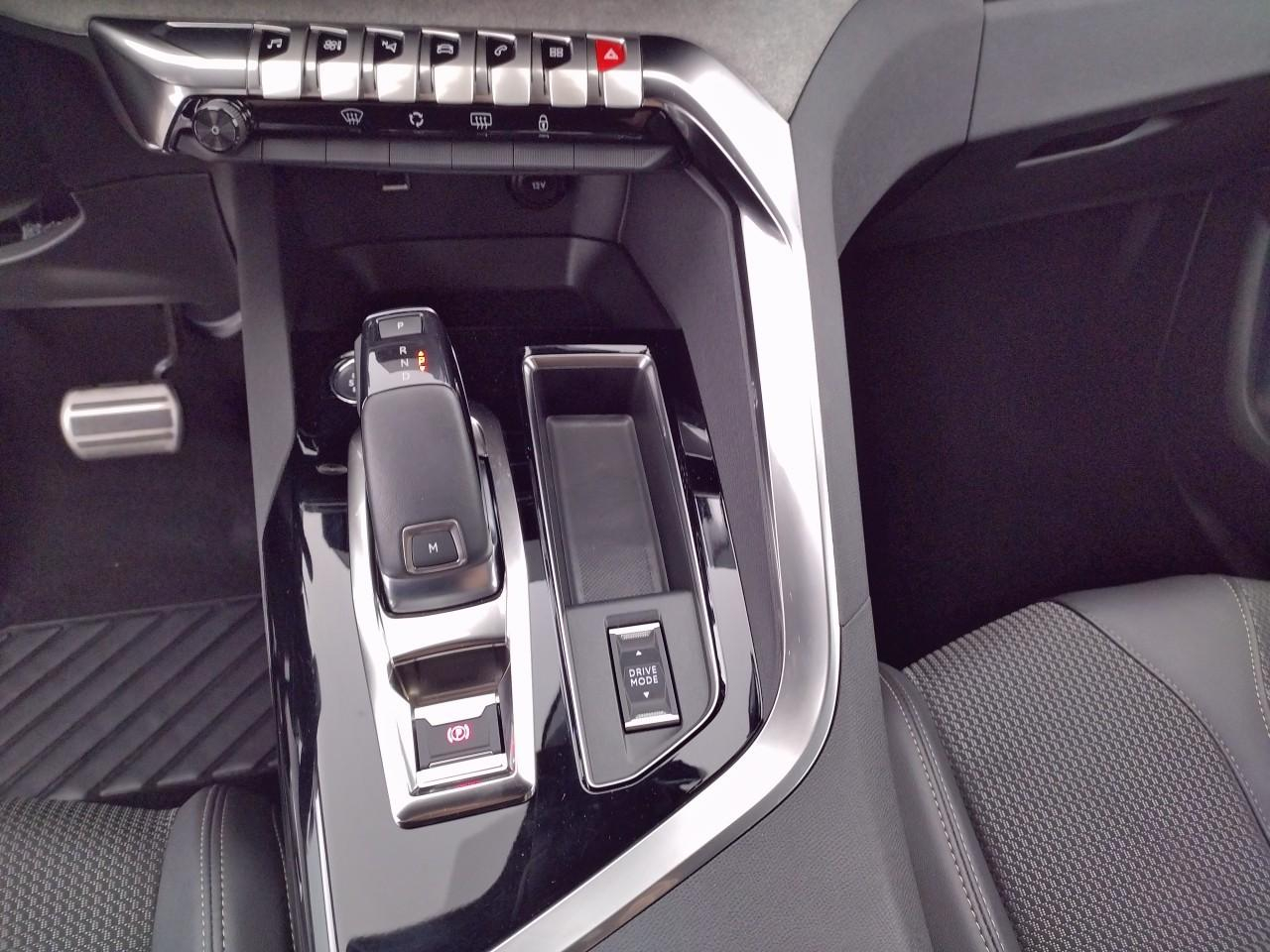 Peugeot 3008 puretech 130ch s&s eat8 gt — photo 19