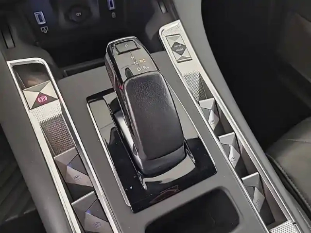 Ds Ds 7 hybride rechargeable e-tense 300 eat8 4x4 — photo 14