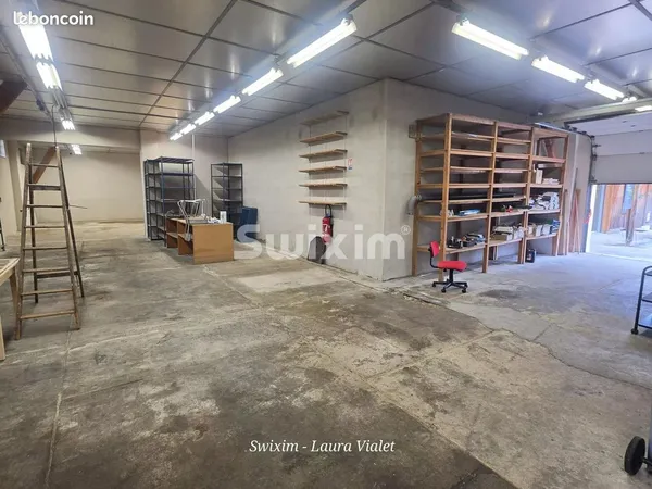 Local 307 m² Poligny
