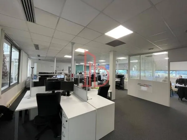 Bureaux 1135 m²