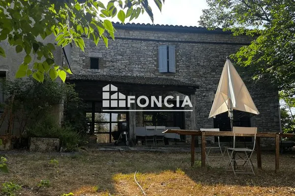 Maison 9 pièces 220 m²