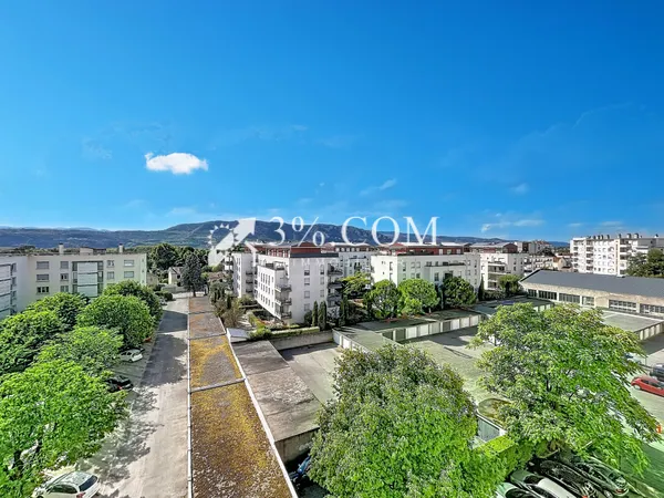 Appartement T3 vue Crussol: 74 m2 habitables avec balcon et