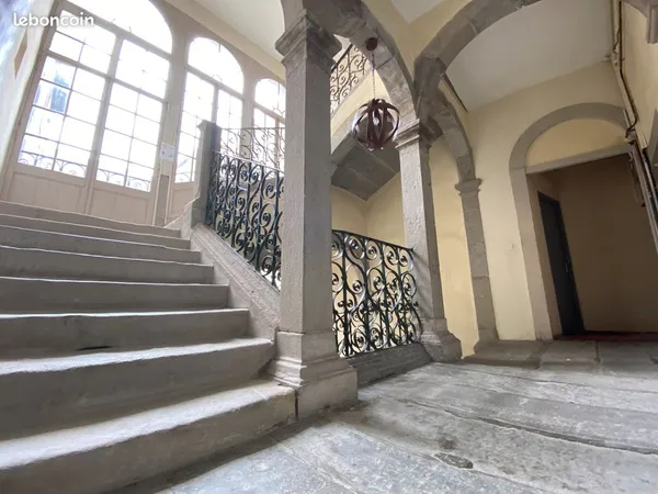 Appartement T4 à louer dans l'immeuble bourgeois