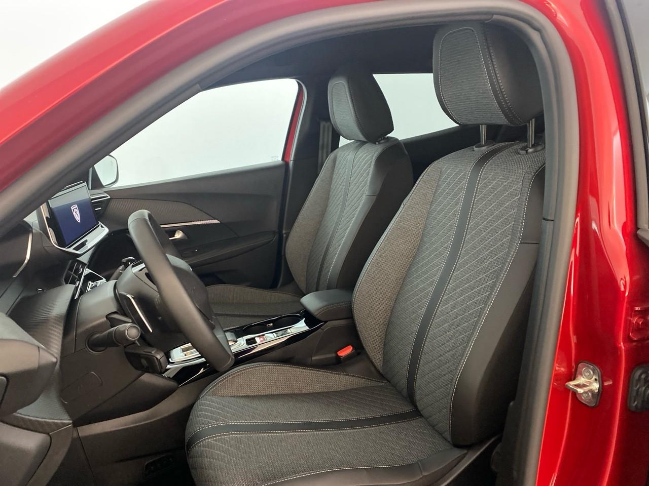 Peugeot 2008 hybrid 145 ch e-dcs6 allure — photo 9