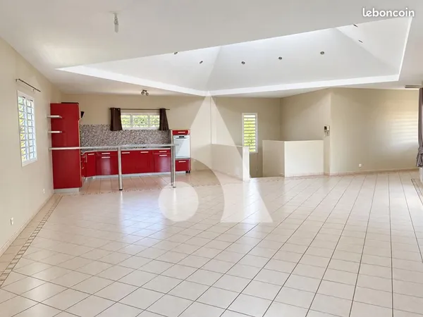 Local d'activité 240 m²