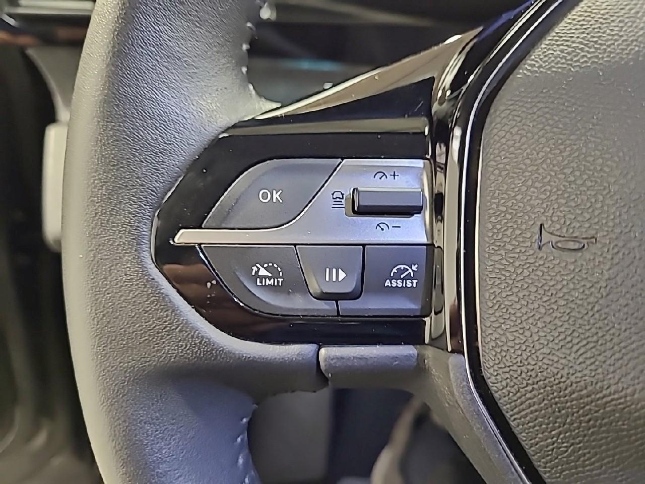 Peugeot 408 puretech 130 ch s&s eat8 allure pack — photo 22