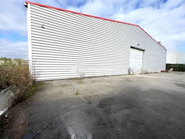 Local 855 m²