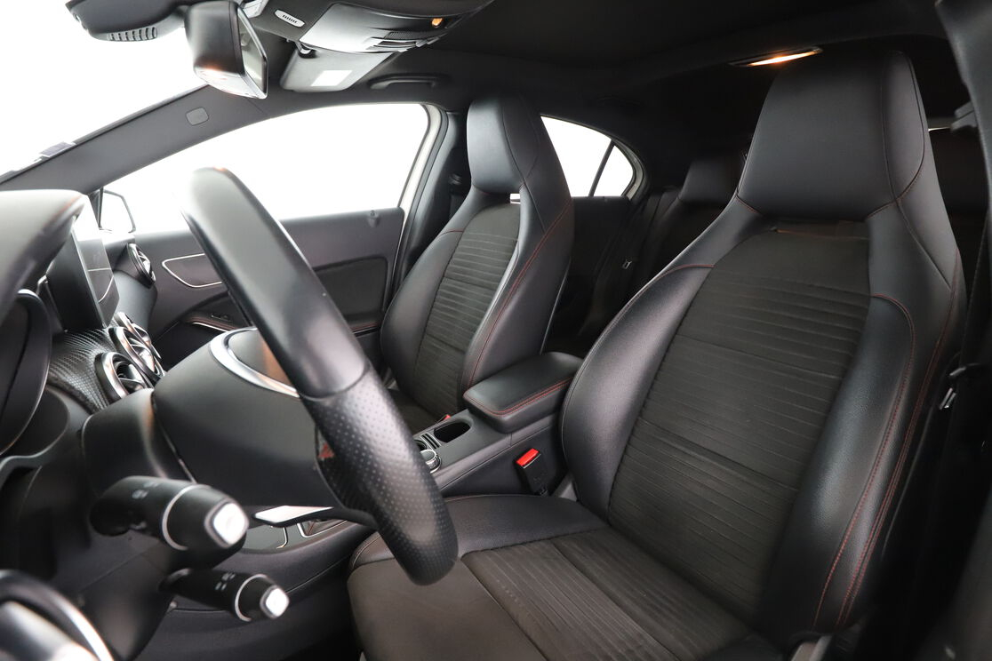 Mercedes-Benz Classe A 180 Fascination — photo 9
