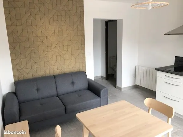 APPARTEMENT T2 MEUBLE LIBRE LE 18 octobre à proximité du pôle universitaire de LAVAL