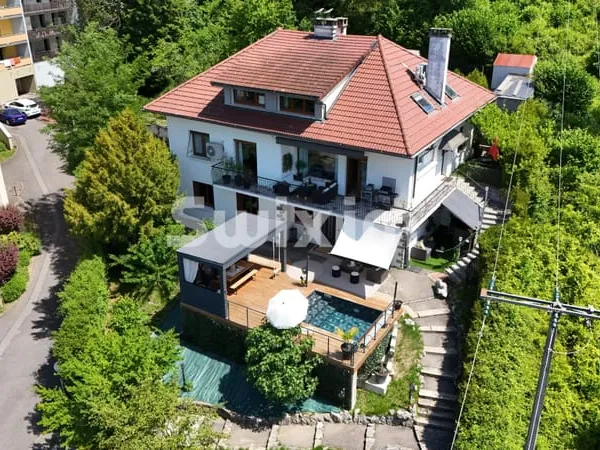 Maison individuelle T12 de 297m2 avec Garage et Piscine!