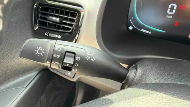 Kia Stonic 1.0 t-gdi 100 ch bvm6 — photo 20