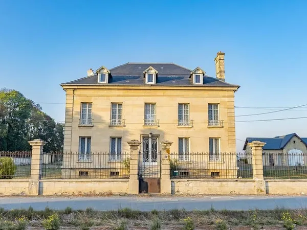 Villa 9 pièces 300 m²