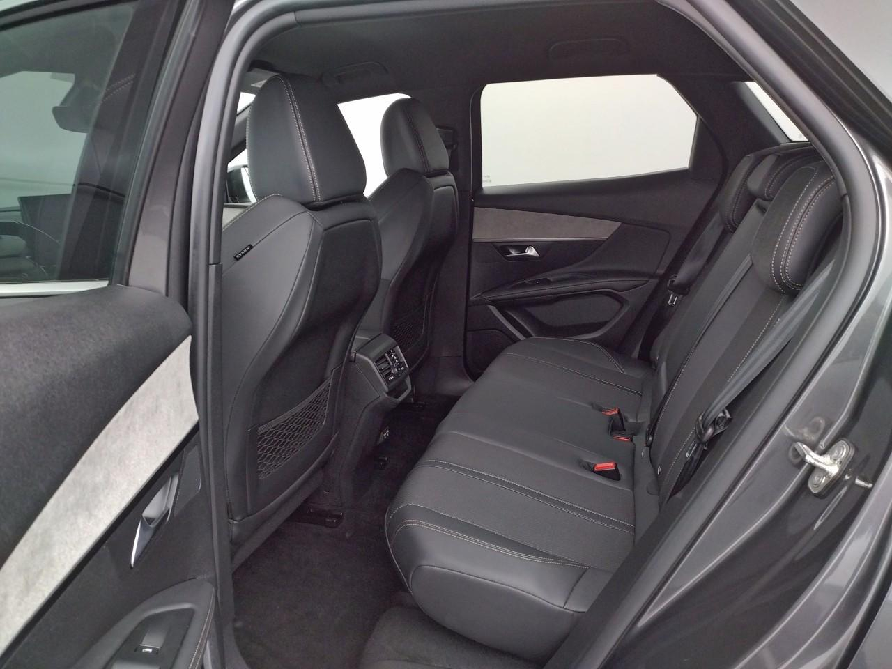 Peugeot 3008 puretech 130ch s&s eat8 gt — photo 13