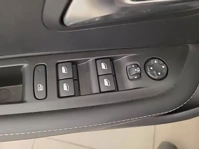 Peugeot 208 100 s&amp;s bvm6 — photo 23