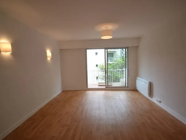 A LOUER - QUARTIER GUIST'HAU - APPARTEMENT T1 AVEC BALCON