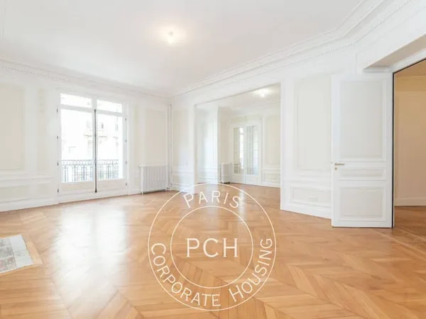 Appartement 8 pièces 216 m²