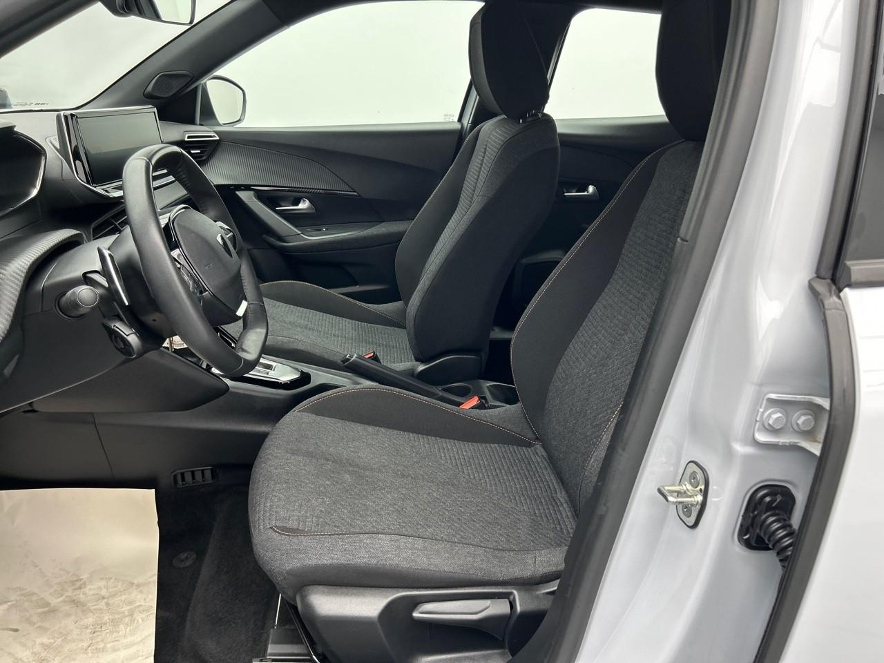Peugeot 2008 hybrid 136 e-dcs6 style — photo 10
