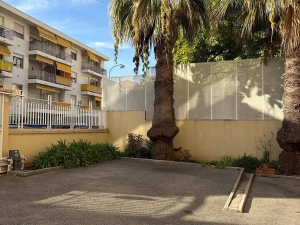 Parking 12 m²