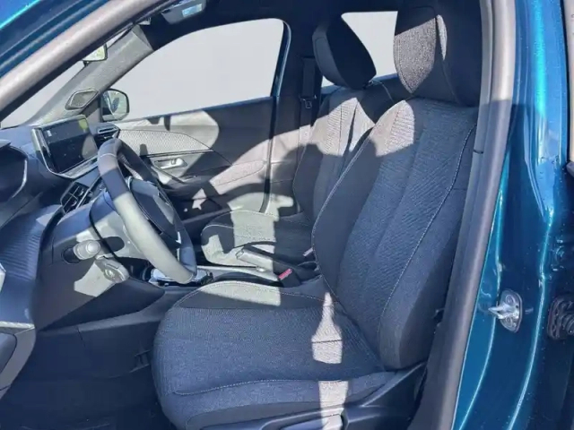 Peugeot 2008 hybrid 145 e-dcs6 — photo 11