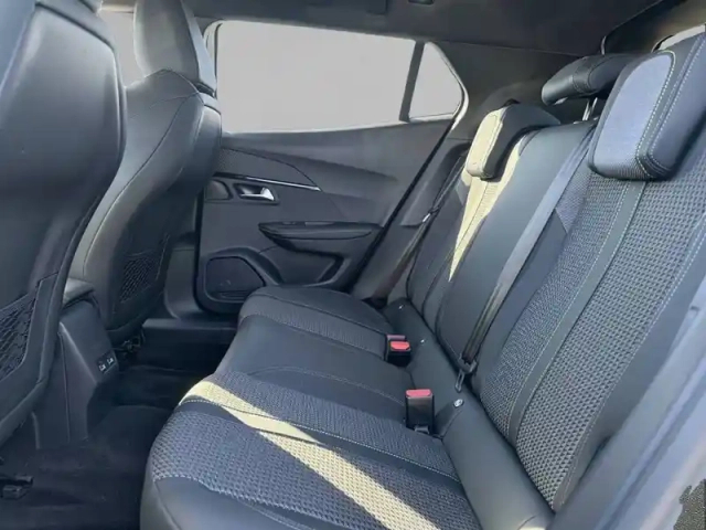 Peugeot 2008 electrique 136 ch — photo 12
