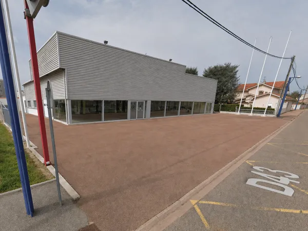 Local d'activités commerciales 920m2