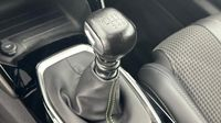 Peugeot 2008 SUV 2008 GT Puretech 130 S&S BVM6 — photo 14
