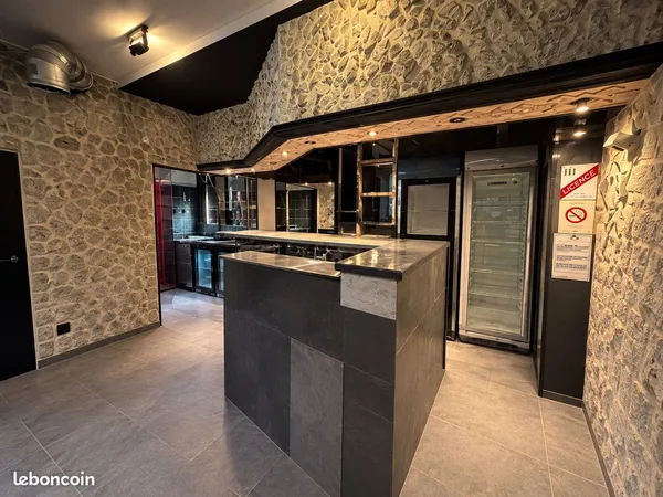 Local commercial / restauration 200 m² - cuisine pro - bar - accessibilité pmr - voisins-le-bretonne