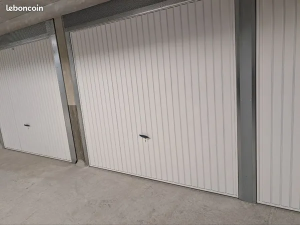 BOX fermé 2.5 x 5.3 m