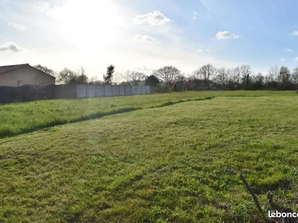 Margaux centre : Terrain viabilisé de 550 m² - Idéal projet 2 logements - Forte rentabilité