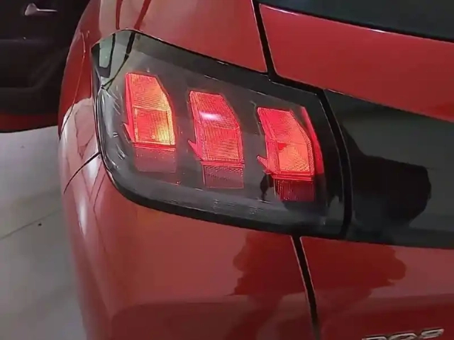 Peugeot 208 puretech 100 s&amp;s eat8 — photo 39