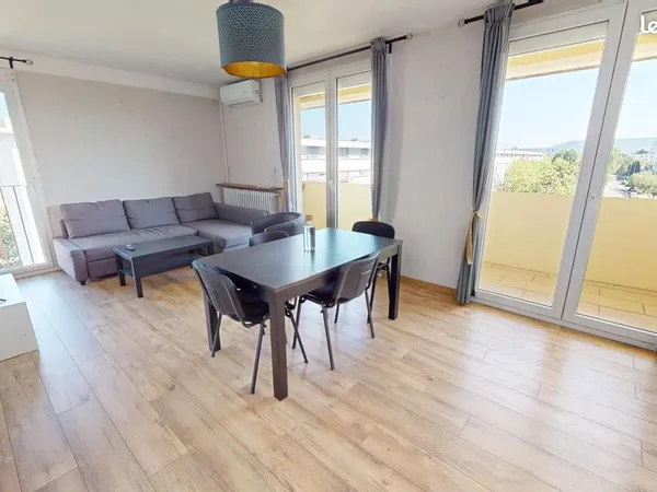 Chambre 5 pièces 85 m²