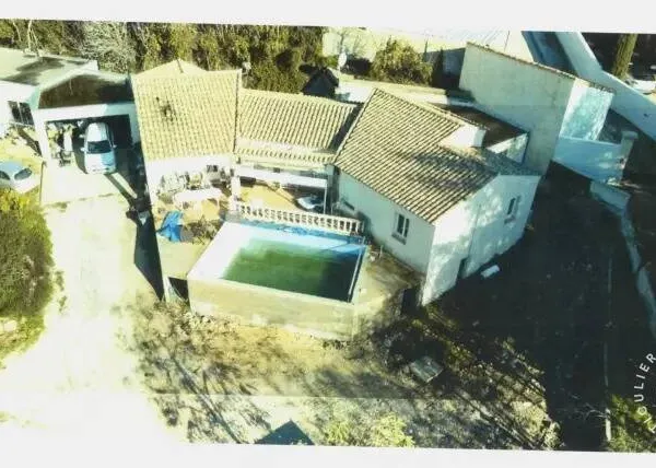 Maison 6 pièces 240 m²